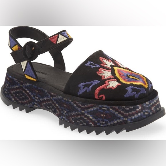 NWT Farm Rio Embroidered Close Toe Black Sandals - Picture 1 of 11